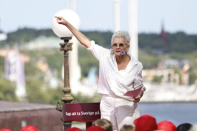 STOCKHOLM, SVERIGE 20260809 Artisten Eva Dahlgren haller ett eget tal om kulturen i Sverige innan socialdemokraternas partiledare Magdalena Andersson (S) haller valvinnartal pa Mosebacketerassen. STOCKHOLM SVERIGE x60160x *** STOCKHOLM, SWEDEN 20260809 Artist Eva Dahlgren delivers her own speech on culture in Sweden before Social Democratic Party leader Magdalena Andersson S delivers her election victory speech at Mosebacketerassen, STOCKHOLM, SWEDEN x60160x  Copyright: xStefanxJerrevang TTx MAGDALENA ANDERSSON TALAR I STOCKHOLM K-KNAHqHhlo