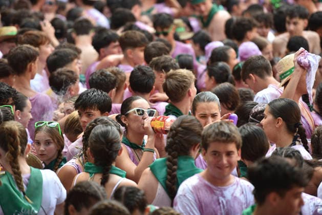 Opening Ceremony of the San Lorenzo Festival in Huesca: A large crowd gathered for the launch of the rocket announcing the 2026 San Lorenzo Festival, on August 9, 2026, in Huesca, Aragon, Spain. Huesca’s main festival is held in honor of the city’s patron saint, San Lorenzo. For one week, from August 9 to 15, the city is transformed, decked out in white and green, the air fills with the scent of basil, and residents take to the streets to enjoy the festivities. The San Lorenzo Festival has been designated a Festival of Tourist Interest. AUGUST 9, 2026 PATRON SAINT FESTIVAL Veró Huesca, Aragon Huesca, Aragon, Spain  Copyright: xVeronicaxLacasax 7707268