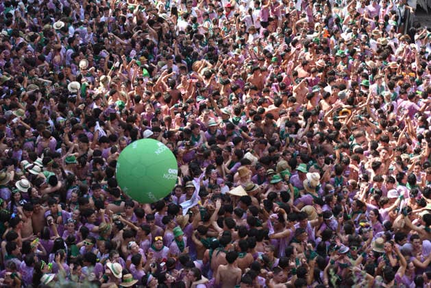 News Bilder des Tages Opening Ceremony of the San Lorenzo Festival in Huesca: A large crowd gathered for the launch of the rocket announcing the 2026 San Lorenzo Festival, on August 9, 2026, in Huesca, Aragon, Spain. Huesca’s main festival is held in honor of the city’s patron saint, San Lorenzo. For one week, from August 9 to 15, the city is transformed, decked out in white and green, the air fills with the scent of basil, and residents take to the streets to enjoy the festivities. The San Lorenzo Festival has been designated a Festival of Tourist Interest. AUGUST 9, 2026 PATRON SAINT FESTIVAL Veró Huesca, Aragon Huesca, Aragon, Spain  Copyright: xVeronicaxLacasax 7707273