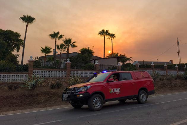 News Bilder des Tages The fire in Niebla, Huelva, has now spread across 8,000 hectares and has forced more than 400 people to evacuate The fire in Niebla, Huelva, has now spread across 8,000 hectares and has forced more than 400 people to evacuate As of August 9, 2026 in Niebla, Huelva, Andalusia, Spain A vehicle from the Military Emergency Unit (UME) assisting in efforts to extinguish the wildfire that broke out this past Thursday in Niebla, Huelva. The fire has now spread across 8,000 hectares, and 474 people remain evacuated. Firefighting efforts firefighting efforts are focused this Sunday on the northern and eastern flanks, with the aim of completely enclosing the perimeter, which is estimated at about 44 kilometers. AUGUST 9, 2026 Francisco J Niebla, Huel  Copyright: xFranciscoxJ.xOlmox 7707354