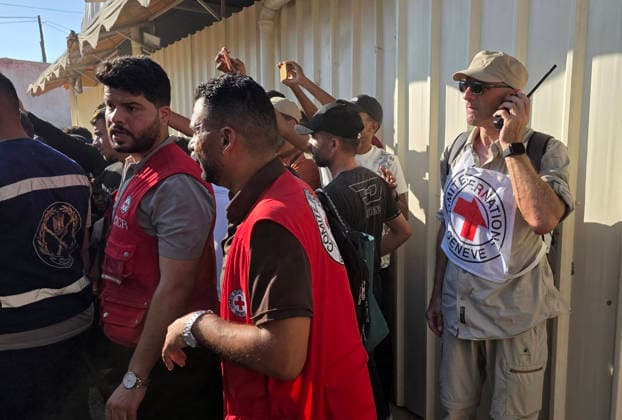 Palestinian prisoners released from Israeli jails arrive in Khan Younis Palestinian prisoners released from Israeli jails arrive aboard buses operated by the International Committee of the Red Cross at Nasser Medical Complex in Khan Younis, southern Gaza Strip, on August 10, 2026, after being transferred from the Kerem Shalom crossing. Family members gather to receive them upon their arrival. Photo by Tariq Mohammad APA Images Khan Yunis Gaza Strip Palestinian Territory 090826_Khan_Yunis_TM_02(10) Copyright: xapaimagesxTariqxMohammad xapaimagesx