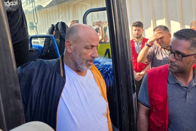 Palestinian prisoners released from Israeli jails arrive in Khan Younis Palestinian prisoners released from Israeli jails arrive aboard buses operated by the International Committee of the Red Cross at Nasser Medical Complex in Khan Younis, southern Gaza Strip, on August 10, 2026, after being transferred from the Kerem Shalom crossing. Family members gather to receive them upon their arrival. Photo by Tariq Mohammad APA Images Khan Yunis Gaza Strip Palestinian Territory 090826_Khan_Yunis_TM_02(6) Copyright: xapaimagesxTariqxMohammad xapaimagesx