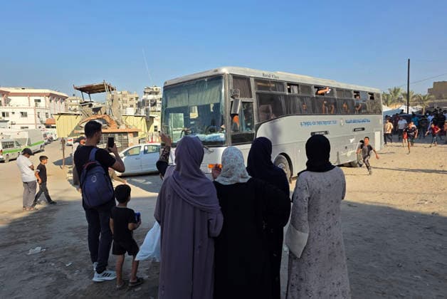 Palestinian prisoners released from Israeli jails arrive in Khan Younis Palestinian prisoners released from Israeli jails arrive aboard buses operated by the International Committee of the Red Cross at Nasser Medical Complex in Khan Younis, southern Gaza Strip, on August 10, 2026, after being transferred from the Kerem Shalom crossing. Family members gather to receive them upon their arrival. Photo by Tariq Mohammad APA Images Khan Yunis Gaza Strip Palestinian Territory 090826_Khan_Yunis_TM_02(2) Copyright: xapaimagesxTariqxMohammad xapaimagesx