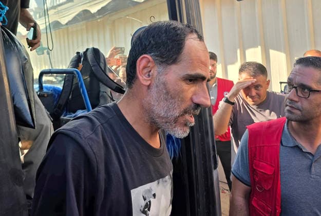 Palestinian prisoners released from Israeli jails arrive in Khan Younis Palestinian prisoners released from Israeli jails arrive aboard buses operated by the International Committee of the Red Cross at Nasser Medical Complex in Khan Younis, southern Gaza Strip, on August 10, 2026, after being transferred from the Kerem Shalom crossing. Family members gather to receive them upon their arrival. Photo by Tariq Mohammad APA Images Khan Yunis Gaza Strip Palestinian Territory 090826_Khan_Yunis_TM_02(7) Copyright: xapaimagesxTariqxMohammad xapaimagesx