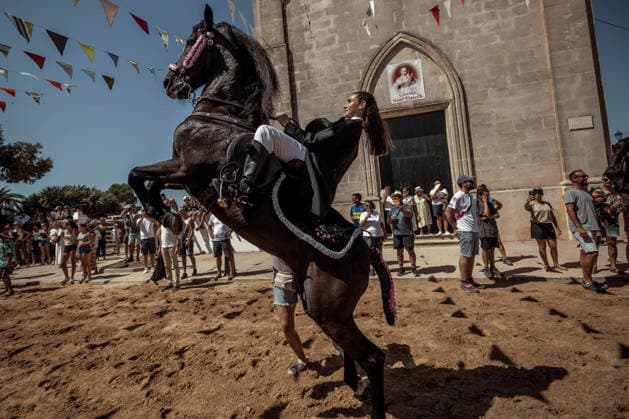 August 9, 2026, Llucmacanes, Menorca Balearic Islands, Spain: A caixer, or horse rider, rears his horse amid a cheering crowd during the traditional Jaleo at the Sant Gaieta Festival in Llucmacanes Llucmacanes Spain - ZUMAo105 20260809_fap_o105_029 Copyright: xMatthiasxOesterlex