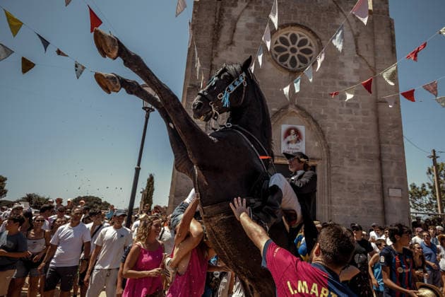 August 9, 2026, Llucmacanes, Menorca Balearic Islands, Spain: A caixer, or horse rider, rears his horse amid a cheering crowd during the traditional Jaleo at the Sant Gaieta Festival in Llucmacanes Llucmacanes Spain - ZUMAo105 20260809_fap_o105_032 Copyright: xMatthiasxOesterlex