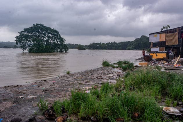 Continuous Rain In San Mateo, Rizal Causes Flooding A view of the Marikina River along the banks of San Mateo, Rizal, Philippines, on August 9, 2026, as continuous rain caused by the southwest monsoon intensified by Typhoon Dolphin brings flooding to some areas within the municipality. The Philippine Atmospheric, Geophysical and Astronomical Services Administration (PAGASA) has placed the whole province of Rizal under an Orange Rainfall Warning, which indicates intense rainfall of 15 mm to 30 mm within one hour, expected to continue for the next two hours. San Mateo, Rizal Philippines  Copyright: xMelvinxJamesxUrubiox originalFilename: urubio-rizalpro260809_npgUA.jpg