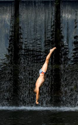 Bentbasa Cliff Diving 2026 in Sarajevo SARAJEVO, BOSNIA AND HERZEGOVINA - AUGUST 9: People jump during the 12th edition of the international Bentbasa Cliff Diving 2026 competition, which is held at Bentbasa, one of the most recognizable locations in Sarajevo, Bosnia and Herzegovina on August 9, 2026. Samir Jordamovic Anadolu Sarajevo Bosnia and Herzegovina. Editorial use only. Please get in touch for any other usage.  Copyright: x2026xAnadoluxSamirxJordamovicx