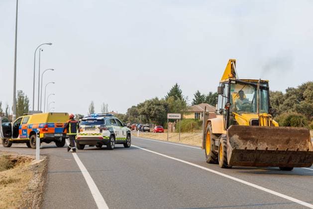 A forest fire in Revenga has been classified as Severity Level 1, forcing the closure of Highway N 603 between Segovia and San Rafael. Firefighting efforts in Revenga, as of August 9, 2026, in Segovia, Castile and León, Spain. The Regional Ministry of the Environment has classified a wildfire that broke out in Revenga, Segovia, this Sunday as Level 1 on the Potential Severity Index (IGR), forcing the closure of Highway N 603 between the city of Segovia and the town of San Rafael. The fire began at 4:54 p.m. and was subsequently elevated to IGR 1 because the blaze is threatening forested areas covering more than 30 hectares. On the scene are more than twenty firefighting units working to extinguish the blaze, the cause of which is under inv  Copyright: xNachoxValverdex 7707552