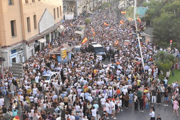 Rally in Ceuta to Demand Answers from Spain and Europe March to Plaza de los Reyes under the slogan Enough Is Enough—Ceuta Won’t Give Up, August 9, 2026, in Ceuta, Spain. The demonstration, organized by religious communities and neighborhood associations, brought together thousands of people this Sunday in Ceuta’s Plaza de la Constitución to demand action in response to the situation created by the mass arrival of migrants on July 30. The organizers estimate attendance at more than 10,000 people, while the National Police put the number at over 5,000. AUGUST 9, 2026 Gabriela Sardá Nún Ceuta, Spain  Copyright: xGabrielaxSardaxNunezx 7707571