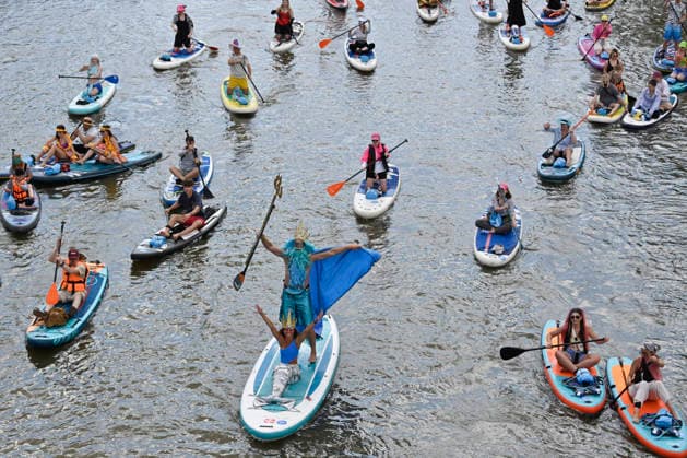 (260809) -- MOSCOW, Aug. 9, 2026 -- People take part in the annual Yauzafest paddleboarding festival in Moscow, Russia, on Aug. 9, 2026. (Photo by Xinhua) RUSSIA-MOSCOW-PADDLEBOARDING-FESTIVAL AlexanderxZemlianichenkoxJr 