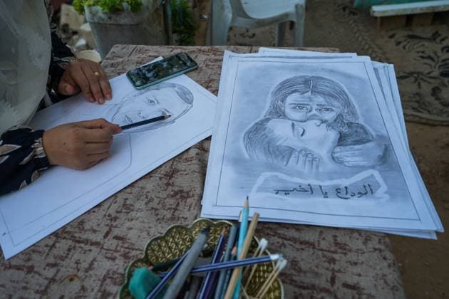 Palestinian Artist Documents Life in Gaza Through Charcoal Drawings GAZA CITY, GAZA STRIP AUGUST 9, 2026: Palestinian artist Nadia Abu Issa creates charcoal drawings depicting the hardships experienced by civilians during the war in Gaza, including shortages of food and water and life under continued displacement and insecurity. Living near an area affected by ongoing military activity, Abu Issa says her artwork aims to document the daily realities faced by Palestinians and preserve their experiences through art. Among her recent works is a portrait of Turkish President Recep Tayyip ErdoÄüan, which she says she created as a gesture of appreciation for Turkey™s support for Palestinians. GAZA CITY Palestine, State of Copyright: x xRamzixAbuxAmerx xJNAxPressx