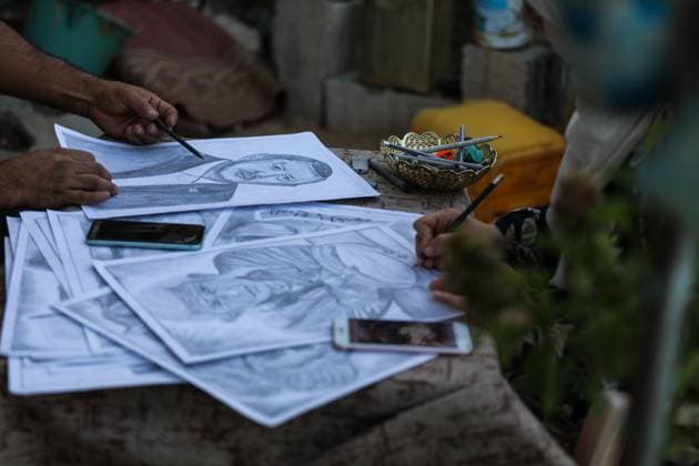 Palestinian Artist Documents Life in Gaza Through Charcoal Drawings GAZA CITY, GAZA STRIP AUGUST 9, 2026: Palestinian artist Nadia Abu Issa creates charcoal drawings depicting the hardships experienced by civilians during the war in Gaza, including shortages of food and water and life under continued displacement and insecurity. Living near an area affected by ongoing military activity, Abu Issa says her artwork aims to document the daily realities faced by Palestinians and preserve their experiences through art. Among her recent works is a portrait of Turkish President Recep Tayyip ErdoÄüan, which she says she created as a gesture of appreciation for Turkey™s support for Palestinians. GAZA CITY Palestine, State of Copyright: x xRamzixAbuxAmerx xJNAxPressx
