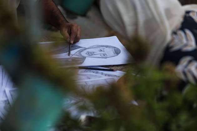 Palestinian Artist Documents Life in Gaza Through Charcoal Drawings GAZA CITY, GAZA STRIP AUGUST 9, 2026: Palestinian artist Nadia Abu Issa creates charcoal drawings depicting the hardships experienced by civilians during the war in Gaza, including shortages of food and water and life under continued displacement and insecurity. Living near an area affected by ongoing military activity, Abu Issa says her artwork aims to document the daily realities faced by Palestinians and preserve their experiences through art. Among her recent works is a portrait of Turkish President Recep Tayyip ErdoÄüan, which she says she created as a gesture of appreciation for Turkey™s support for Palestinians. GAZA CITY Palestine, State of Copyright: x xRamzixAbuxAmerx xJNAxPressx