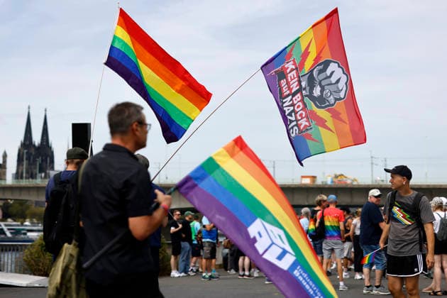 Impression vom Kölner Queer March unter dem Motto Köln zeigt Solidarität, Köln zeigt Haltung , eine Solidaritäts-Demonstration nach dem islamistischen Anschlag auf den CSD in Berlin. (Themenbild, Symbolbild) Köln, 09.08.2026 NRW Deutschland *** Scene from the Cologne Queer March under the slogan Cologne Shows Solidarity, Cologne Takes a Stand, a solidarity demonstration following the Islamist attack on the CSD in Berlin. Featured image, symbolic image. Cologne, August 9, 2026. North Rhine-Westphalia, Germany Copyright: xChristophxHardtx