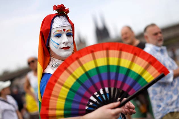 Impression vom Kölner Queer March unter dem Motto Köln zeigt Solidarität, Köln zeigt Haltung , eine Solidaritäts-Demonstration nach dem islamistischen Anschlag auf den CSD in Berlin. (Themenbild, Symbolbild) Köln, 09.08.2026 NRW Deutschland *** Scene from the Cologne Queer March under the slogan Cologne Shows Solidarity, Cologne Takes a Stand, a solidarity demonstration following the Islamist attack on the CSD in Berlin. Featured image, symbolic image. Cologne, August 9, 2026, North Rhine-Westphalia, Germany Copyright: xChristophxHardtx