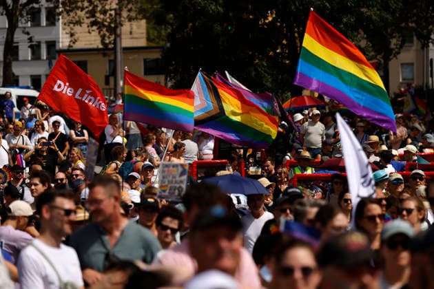 Impression vom Kölner Queer March unter dem Motto Köln zeigt Solidarität, Köln zeigt Haltung , eine Solidaritäts-Demonstration nach dem islamistischen Anschlag auf den CSD in Berlin. (Themenbild, Symbolbild) Köln, 09.08.2026 NRW Deutschland *** Scene from the Cologne Queer March under the slogan Cologne Shows Solidarity, Cologne Takes a Stand, a solidarity demonstration following the Islamist attack on the CSD in Berlin. Featured image, symbolic image. Cologne, August 9, 2026, North Rhine-Westphalia, Germany Copyright: xChristophxHardtx