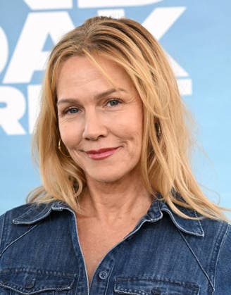 ˜The End of Oak Street™ World Premiere Jennie Garth arriving to The End of Oak Street world premiere held at the Steven J. Ross Theater on August 8, 2026 in Burbank, CA. Burbank Steven J. Ross Theater California USA Copyright: xLisaxOConnorx xAFF-USA.comx