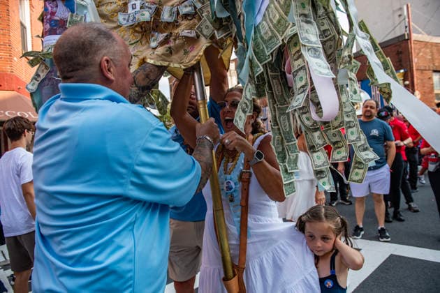 August 9, 2026, Boston, Massachusetts, USA: Patrons carry the image of the Madonna Della Cava during the Feast of the Madonna Della Cava in the North End of Boston, Massachusetts on August 9, 2026. Boston USA - ZUMAp158 20260809_aap_p158_008 Copyright: xJosephxPreziosox