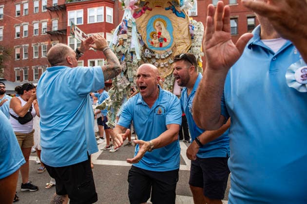 August 9, 2026, Boston, Massachusetts, USA: The image of the saint is returned to its home during the Feast of the Madonna Della Cava in the North End of Boston, Massachusetts on August 9, 2026. Boston USA  - ZUMAp158 20260809_aap_p158_023 Copyright: xJosephxPreziosox
