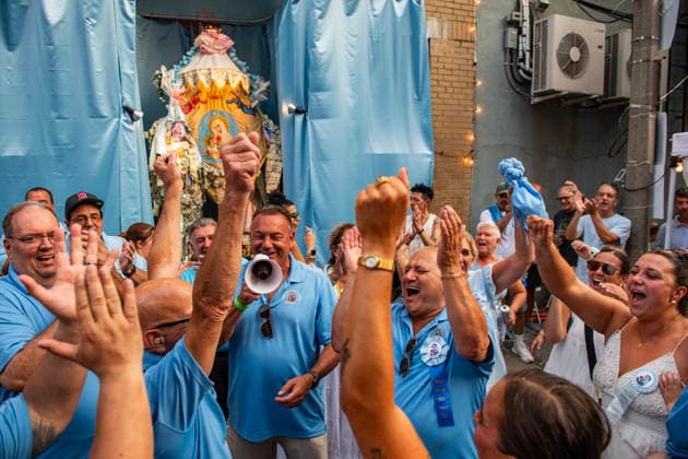 August 9, 2026, Boston, Massachusetts, USA: Patrons celebrate in the street as the image of the saint is returned to its home during the Feast of the Madonna Della Cava in the North End of Boston, Massachusetts on August 9, 2026. Boston USA - ZUMAp158 20260809_aap_p158_014 Copyright: xJosephxPreziosox