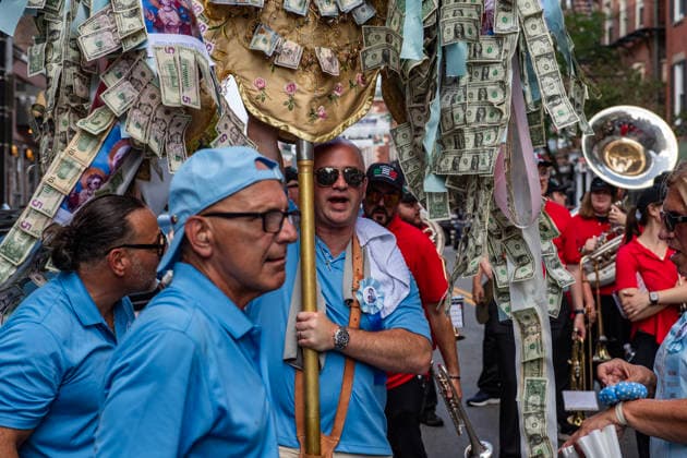 August 9, 2026, Boston, Massachusetts, USA: Patrons carry the image of the Madonna Della Cava during the Feast of the Madonna Della Cava in the North End of Boston, Massachusetts on August 9, 2026. Boston USA  - ZUMAp158 20260809_aap_p158_030 Copyright: xJosephxPreziosox