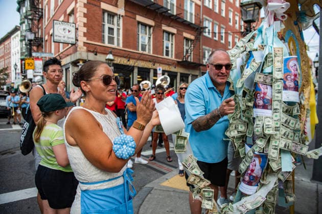August 9, 2026, Boston, Massachusetts, USA: People pin money to the saintÃ¢â‚¬â ¢s image during the Feast of the Madonna Della Cava in the North End of Boston, Massachusetts on August 9, 2026. Boston USA - ZUMAp158 20260809_aap_p158_021 Copyright: xJosephxPreziosox