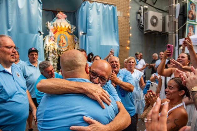 August 9, 2026, Boston, Massachusetts, USA: Patrons celebrate in the street as the image of the saint is returned to its home during the Feast of the Madonna Della Cava in the North End of Boston, Massachusetts on August 9, 2026. Boston USA  - ZUMAp158 20260809_aap_p158_039 Copyright: xJosephxPreziosox