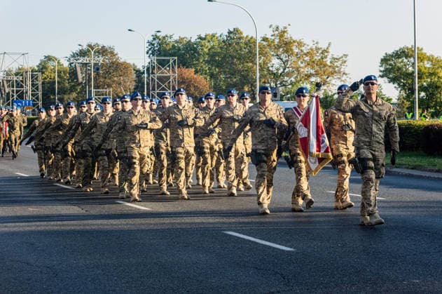 Poland s armed forces rehearse for the national Armed Forces Day parade in Warsaw, Poland - 9 Aug 2026 Polish troops march along the riverside during the parade rehearsal. Early in the morning of 9th August, Poland s armed forces, and those of allies stationed in the country, take part in a rehearsal in preparation for a parade on National Armed Forces Day on the 15th August. Soldiers muster as the sun rises over the Vistula River and march past grandstands prepared for dignitaries. The soldiers were followed by mechanised divisions travelling in tanks and a variety of armoured vehicles. Afterwards, Secretary of State in the Ministry of Defence, Pawel Bejda addresses a post-rehearsal press conference, where he is accompanied by the Chief of Copyright: xNeilxMiltonx xSOPAxImagesx NSM2026165G0809-L1002568_5000_300dpi