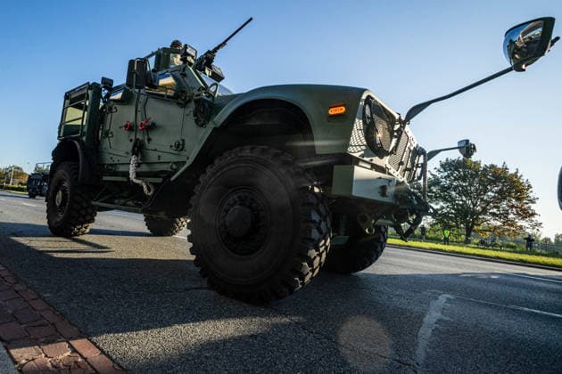 Poland s armed forces rehearse for the national Armed Forces Day parade in Warsaw, Poland - 9 Aug 2026 An armoured vehicle passes during the parade rehearsal. Early in the morning of 9th August, Poland s armed forces, and those of allies stationed in the country, take part in a rehearsal in preparation for a parade on National Armed Forces Day on the 15th August. Soldiers muster as the sun rises over the Vistula River and march past grandstands prepared for dignitaries. The soldiers were followed by mechanised divisions travelling in tanks and a variety of armoured vehicles. Afterwards, Secretary of State in the Ministry of Defence, Pawel Bejda addresses a post-rehearsal press conference, where he is accompanied by the Chief of the General Copyright: xNeilxMiltonx xSOPAxImagesx NSM2026165G0809-L1002653_5000_300dpi