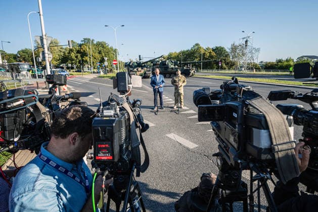 Poland s armed forces rehearse for the national Armed Forces Day parade in Warsaw, Poland - 9 Aug 2026 Secretary of State in the Ministry of Defence, Pawel Bejda and Chief of the General Staff of the Polish Armed Forces, General Wieslaw Kukula address a press conference. Early in the morning of 9th August, Poland s armed forces, and those of allies stationed in the country, take part in a rehearsal in preparation for a parade on National Armed Forces Day on the 15th August. Soldiers muster as the sun rises over the Vistula River and march past grandstands prepared for dignitaries. The soldiers were followed by mechanised divisions travelling in tanks and a variety of armoured vehicles. Afterwards, Secretary of State in the Ministry of Defen Copyright: xNeilxMiltonx xSOPAxImagesx NSM2026165G0809-L1002838_5000_300dpi