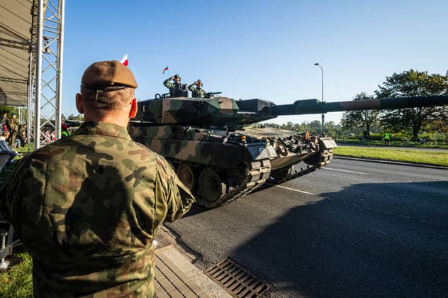 August 9, 2026, Warsaw, Mazovia, Poland: Soldiers atop an armoured vehicle salute during the parade rehearsal. Early in the morning of 9th August, Poland s armed forces, and those of allies stationed in the country, take part in a rehearsal in preparation for a parade on National Armed Forces Day on the 15th August. Soldiers muster as the sun rises over the Vistula River and march past grandstands prepared for dignitaries. The soldiers were followed by mechanised divisions travelling in tanks and a variety of armoured vehicles. Afterwards, Secretary of State in the Ministry of Defence, Pawel Bejda addresses a post-rehearsal press conference, where he is accompanied by the Chief of the General Staff of the Polish Armed Forces, General Wiesla  - ZUMAs197 20260809_aaa_s197_094 Copyright: xNeilxMiltonx