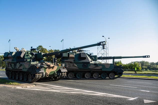 August 9, 2026, Warsaw, Mazovia, Poland: Polish-designed Howitzer Krabs are seen on the parade route. Early in the morning of 9th August, Poland s armed forces, and those of allies stationed in the country, take part in a rehearsal in preparation for a parade on National Armed Forces Day on the 15th August. Soldiers muster as the sun rises over the Vistula River and march past grandstands prepared for dignitaries. The soldiers were followed by mechanised divisions travelling in tanks and a variety of armoured vehicles. Afterwards, Secretary of State in the Ministry of Defence, Pawel Bejda addresses a post-rehearsal press conference, where he is accompanied by the Chief of the General Staff of the Polish Armed Forces, General Wieslaw Kuk - ZUMAs197 20260809_aaa_s197_093 Copyright: xNeilxMiltonx