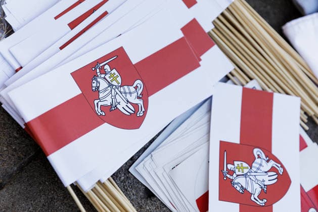 Belarusians Mark Election Anniversary in Warsaw - 09 Aug 2026 Belarusian national white-red-white flags and Pahonia emblems are sold during an evening rally marking the sixth anniversary of the August 2020 presidential election in Belarus in central Warsaw. An evening gathering marking the sixth anniversary of the August 2020 presidential election in Belarus was held near the Nicolaus Copernicus Monument in central Warsaw, bringing together leaders of Belarusian democratic forces, public figures and activists, as well as several hundred participants. Warsaw Poland Copyright: xVolhaxShukailax xSOPAxImagesx VSHUKAILA_4655