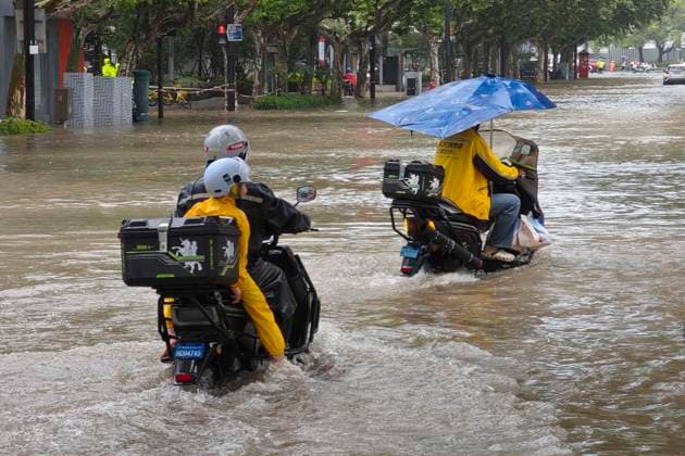SHANGHAI, CHINA - AUGUST 09: Citizens and delivery riders wade through flooded streets on Lingling Road as Typhoon Dolphin brings heavy rainfall on August 9, 2026 in Shanghai, China.  Copyright: xVCGx 111659005859