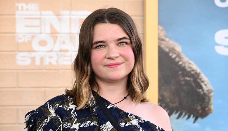 ˜The End of Oak Street™ World Premiere Raegan Revord arriving to The End of Oak Street world premiere held at the Steven J. Ross Theater on August 8, 2026 in Burbank, CA. Burbank Steven J. Ross Theater California USA Copyright: xLISAxOConnorx xAFF-USA.comx