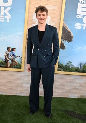 ˜The End of Oak Street™ World Premiere Christian Convery arriving to The End of Oak Street world premiere held at the Steven J. Ross Theater on August 8, 2026 in Burbank, CA. Burbank Steven J. Ross Theater California USA Copyright: xLISAxOConnorx xAFF-USA.comx