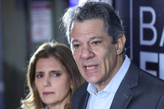Fernando Haddad and Tarcisio de Freitas face off in the first Band debate. Sao Paulo, SP. 09.08.2026 - Debate-SP - PT candidate for governor of Sao Paulo, Fernando Haddad, talks with journalists before the first election debate promoted by TV Bandeirantes, at the station s studio, in the Morumbi neighborhood, south of Sao Paulo, on the evening of Sunday, August 9, 2026.(Foto: Marina Uezima Brazil Photo Press Brazil Photo Press) INTERNATIONAL Sao Paulo Sao Paulo Brasil Copyright: xMarinaxUezimax