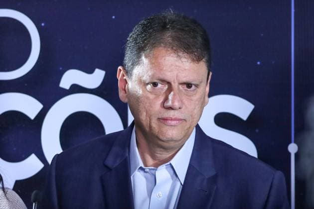 Fernando Haddad and Tarcisio de Freitas face off in the first Band debate. Sao Paulo, SP. 09.08.2026 - Debate-SP - Current governor and candidate for re-election for the Republicans, Tarcisio de Freitas talks with journalists before the first election debate promoted by TV Bandeirantes, at the station s studio, in the Morumbi neighborhood, south of Sao Paulo, on the evening of Sunday, August 9, 2026.(Foto: Marina Uezima Brazil Photo Press Brazil Photo Press) INTERNATIONAL Sao Paulo Sao Paulo Brasil Copyright: xMarinaxUezimax