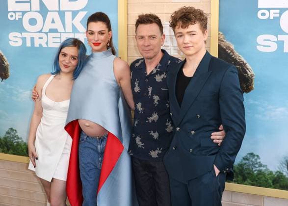 World Premiere of Warner Bros. The End Of Oak Street in Los Angeles World Premiere of Warner Bros. The End Of Oak Street at Warner Bros Studios in Burbank, California on 8 9 26. 09 Aug 2026 Pictured: Maisy Stella, Anne Hathaway, Ewan McGregor, Christian Convery.  Copyright: xThexMegaxAgencyxRiverx xMEGAx