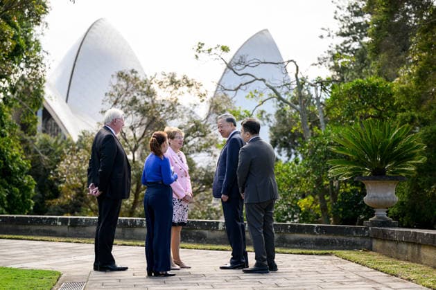 TO LAM AUSTRALIA VISIT, NSW Governor Margaret Beazley (centre left), and Vietnam General Secretary and President To Lam (centre right) tour the garden at Government House in Sydney, Monday, August 10. Vietnam s president is visiting Australia for the first time. ( NO ARCHIVING SYDNEY NEW SOUTH WALES AUSTRALIA  Copyright: xBIANCAxDExMARCHIx 20260810174576386383