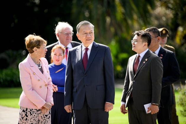 TO LAM AUSTRALIA VISIT, NSW Governor Margaret Beazley (left), and Vietnam General Secretary and President To Lam (centre) tour the garden at Government House in Sydney, Monday, August 10. Vietnam s president is visiting Australia for the first time. ( NO ARCHIVING SYDNEY NEW SOUTH WALES AUSTRALIA  Copyright: xBIANCAxDExMARCHIx 20260810165861197633