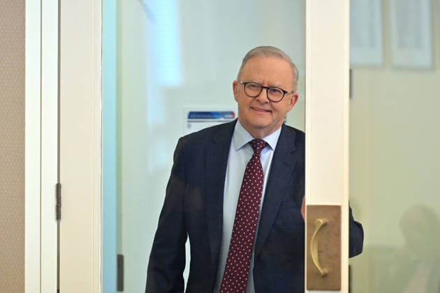 ANTHONY ALBANESE CAUCUS MEETING, Prime Minister Anthony Albanese arrives to address a Caucus meeting at Parliament House in Canberra, Monday, August 10, 2026. ( NO ARCHIVING CANBERRA AUSTRALIAN CAPITAL TERRITORY AUSTRALIA  Copyright: xMICKxTSIKASx 20260810139577089735