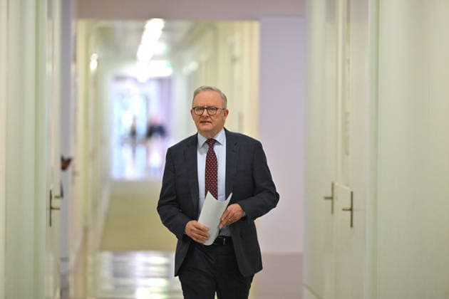 ANTHONY ALBANESE CAUCUS MEETING, Prime Minister Anthony Albanese arrives to address a Caucus meeting at Parliament House in Canberra, Monday, August 10, 2026. ( NO ARCHIVING CANBERRA AUSTRALIAN CAPITAL TERRITORY AUSTRALIA  Copyright: xMICKxTSIKASx 20260810148939558873