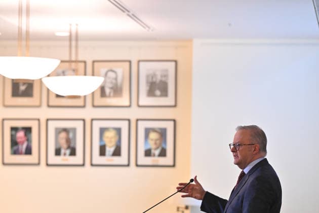 ANTHONY ALBANESE CAUCUS MEETING, Prime Minister Anthony Albanese addresses a Caucus meeting at Parliament House in Canberra, Monday, August 10, 2026. ( NO ARCHIVING CANBERRA AUSTRALIAN CAPITAL TERRITORY AUSTRALIA  Copyright: xMICKxTSIKASx 20260810181177672143