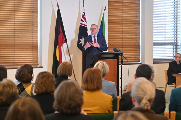 ANTHONY ALBANESE CAUCUS MEETING, Prime Minister Anthony Albanese addresses a Caucus meeting at Parliament House in Canberra, Monday, August 10, 2026. ( NO ARCHIVING CANBERRA AUSTRALIAN CAPITAL TERRITORY AUSTRALIA  Copyright: xMICKxTSIKASx 20260810124282311753