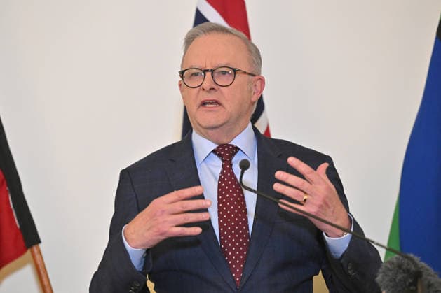 ANTHONY ALBANESE CAUCUS MEETING, Prime Minister Anthony Albanese addresses a Caucus meeting at Parliament House in Canberra, Monday, August 10, 2026. ( NO ARCHIVING CANBERRA AUSTRALIAN CAPITAL TERRITORY AUSTRALIA  Copyright: xMICKxTSIKASx 20260810137224661990