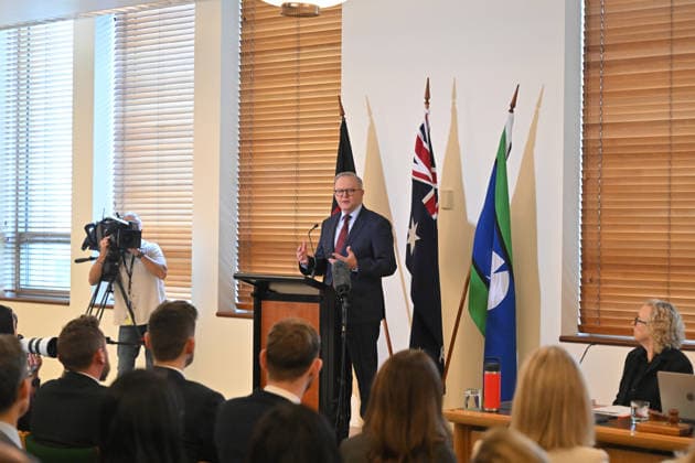 ANTHONY ALBANESE CAUCUS MEETING, Prime Minister Anthony Albanese addresses a Caucus meeting at Parliament House in Canberra, Monday, August 10, 2026. ( NO ARCHIVING CANBERRA AUSTRALIAN CAPITAL TERRITORY AUSTRALIA  Copyright: xMICKxTSIKASx 20260810193312493589