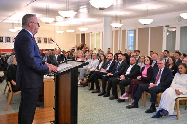 ANTHONY ALBANESE CAUCUS MEETING, Prime Minister Anthony Albanese addresses a Caucus meeting at Parliament House in Canberra, Monday, August 10, 2026. ( NO ARCHIVING CANBERRA AUSTRALIAN CAPITAL TERRITORY AUSTRALIA  Copyright: xMICKxTSIKASx 20260810190426929114