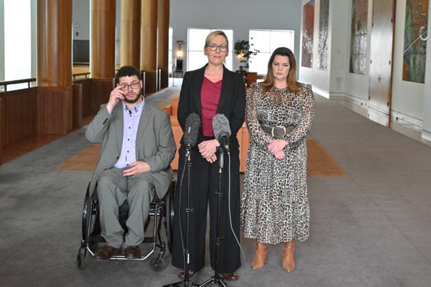 LARISSA WATERS GREENS PRESSER, Greens Senator Jordon Steele-John, Greens Leader Larissa Waters and Greens Senator Sarah Hanson-Young at a press conference at Parliament House in Canberra, Monday, August 10, 2026. ( NO ARCHIVING CANBERRA AUSTRALIAN CAPITAL TERRITORY AUSTRALIA  Copyright: xMICKxTSIKASx 20260810121102201575